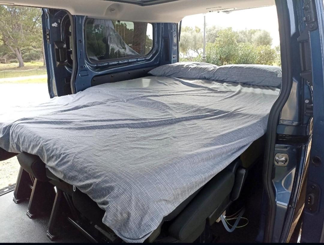 Ford Transit Custom Camper Hotel Palma de Mallorca Bagian luar foto